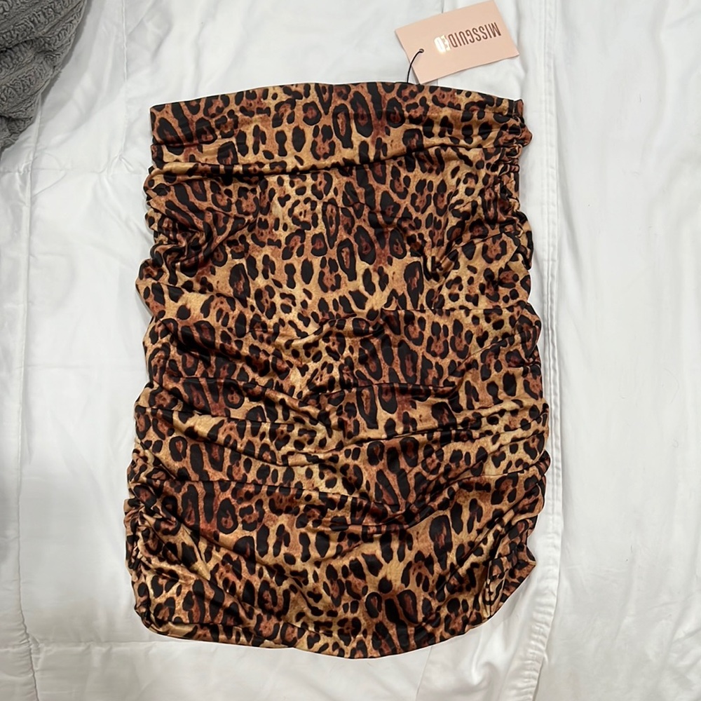 Ruched leopard print mini skirt